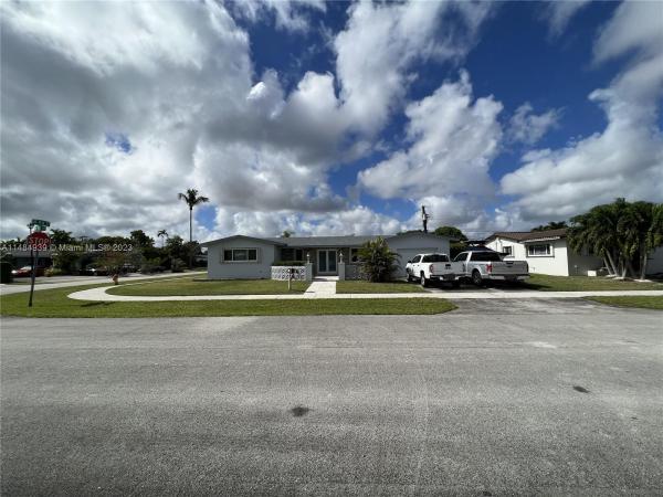 Darlington Manor, 5860 SW 90th Ct, Sunset, Florida 33173, image 1