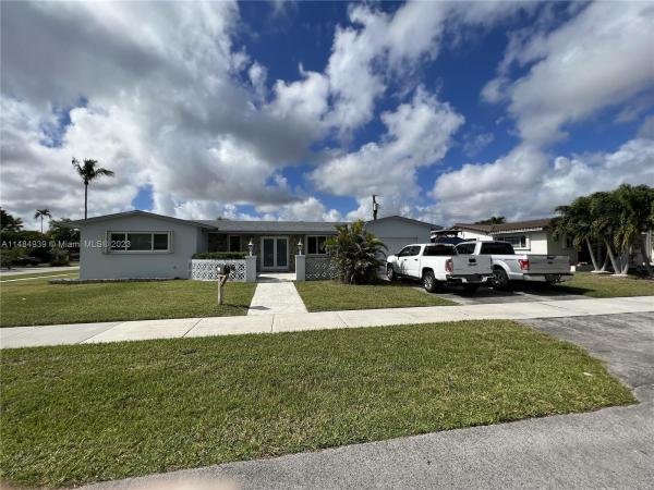 Darlington Manor, 5860 SW 90th Ct, Sunset, Florida 33173, image 3