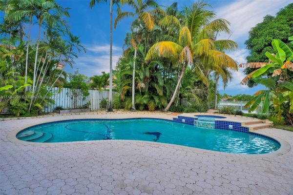 Cameron Lake, 362 Lake Crest Ct, Weston, Florida 33326, image 2