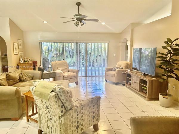 15951 SW 73rd St, Unincorporated Dade County, Florida 33193, image 2