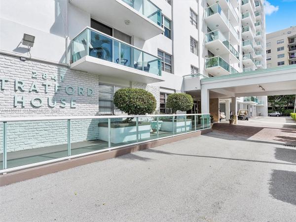 Stratford House, 2841 NE 163 St #301, North Miami Beach, Florida 33160, image 3