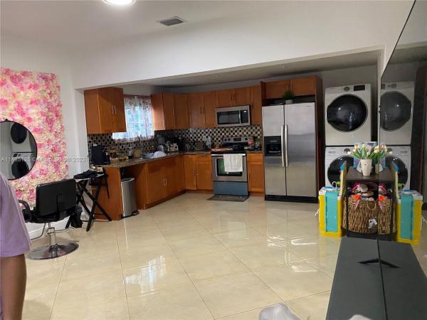 Hialeah Heights, 3115 NW 58th St, Brownsville, Florida 33142, image 3