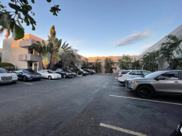 Park East, 10 NW 87 Ave #210, Fountainebleau, Florida 33172, image 3