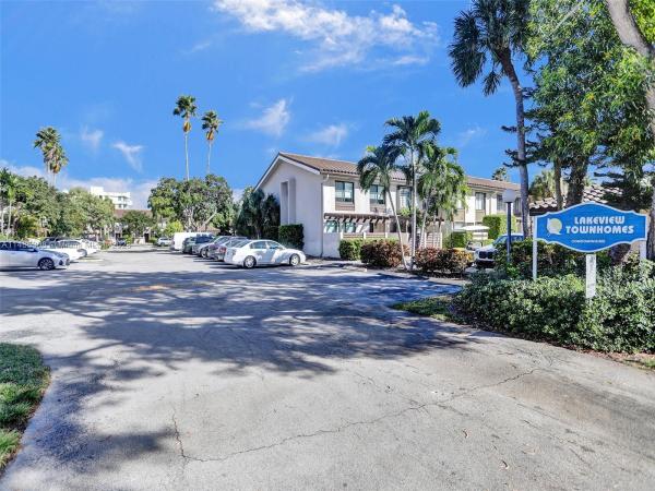 Lakeview Townhomes, 2723 NE 164th St #77, North Miami Beach, Florida 33160, image 3