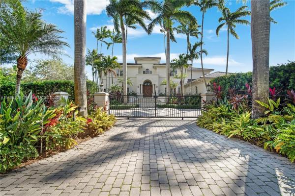 Town & Ranch Estates, 6050 Rolling Road Dr, Pinecrest, Florida 33156, image 1