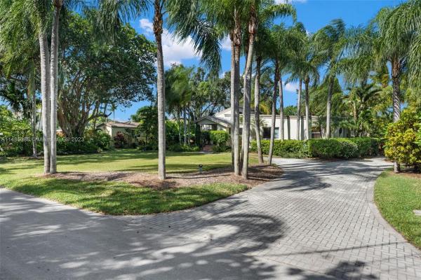 Snapper Creek Groves, 6541 Snapper Creek Dr, Glenvar Heights, Florida 33143, image 1