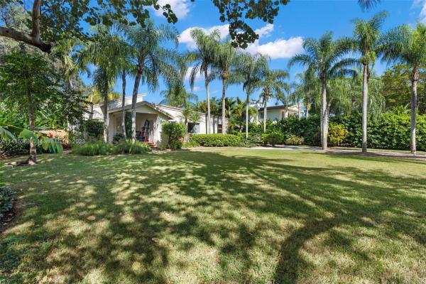 Snapper Creek Groves, 6541 Snapper Creek Dr, Glenvar Heights, Florida 33143, image 3
