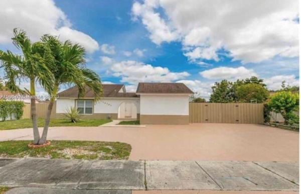 Country Lake Manors, 19561 NW 60th Ct, Country Club, Florida 33015, image 1
