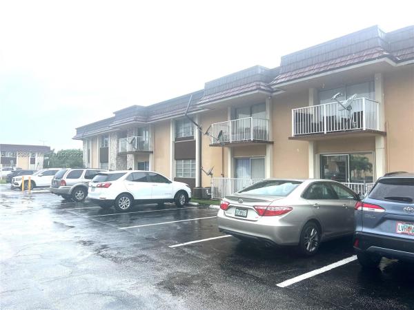 Lakeview Gardens, 5325 SW 77th Ct #204F, Glenvar Heights, Florida 33155, image 3