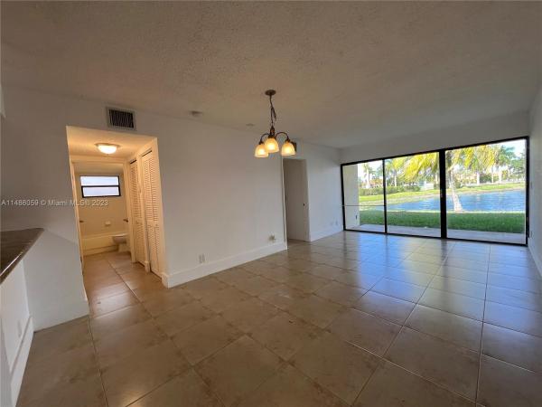 Palm Beach Grande, 1453 Lake Crystal Dr #B, West Palm Beach, Florida 33411, image 2