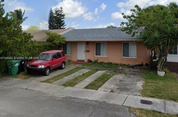 Royale Green, 4821 SW 129th Ave, Kendale Lakes, Florida 33175, image 2