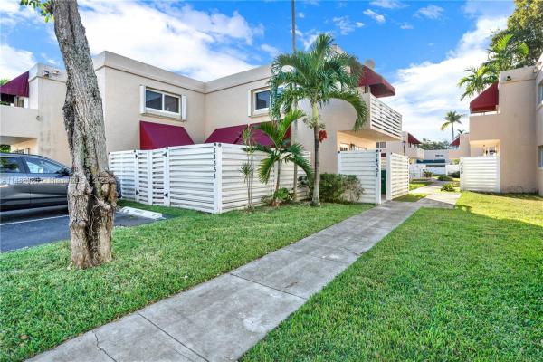Arbor Courts, 14351 SW 96th Ln, The Hammocks, Florida 33186, image 3