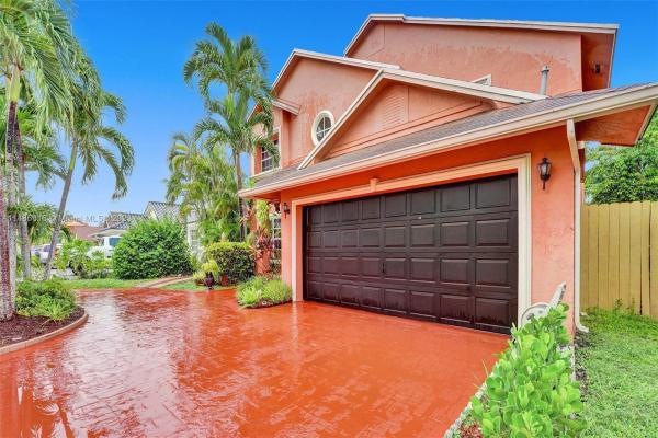 Country Lake Park, 18649 NW 78th Ct, Hialeah, Florida 33015, image 1