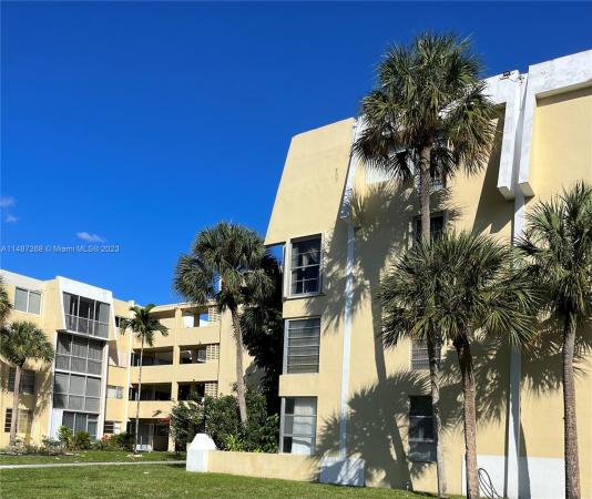 Lake Park, 950 NE 199th St #2F, Ives Estates, Florida 33179, image 1