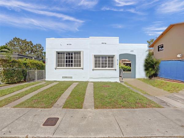 Stuarts, 919 SW 10th St, Miami, Florida 33130, image 1