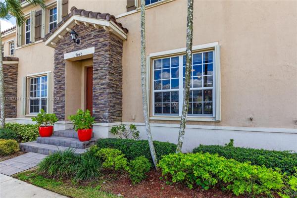 Kendall Commons Townhomes, 17046 SW 95th Ter, Kendall, Florida 33196, image 1