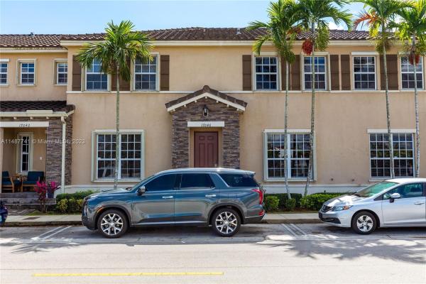 Kendall Commons Townhomes, 17046 SW 95th Ter, Kendall, Florida 33196, image 3