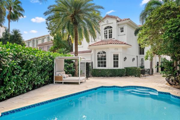 Golden Gate Estates & Marina, 19484 39th Ave, Sunny Isles Beach, Florida 33160, image 1