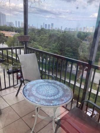 Woodside, 16950 W Dixie Hwy #B620, North Miami Beach, Florida 33160, image 1
