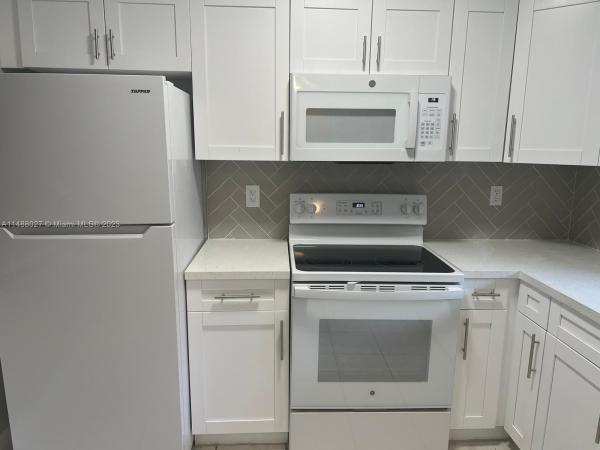 Lago Grande, 6495 W 27th Ave #41-101, Hialeah, Florida 33016, image 1