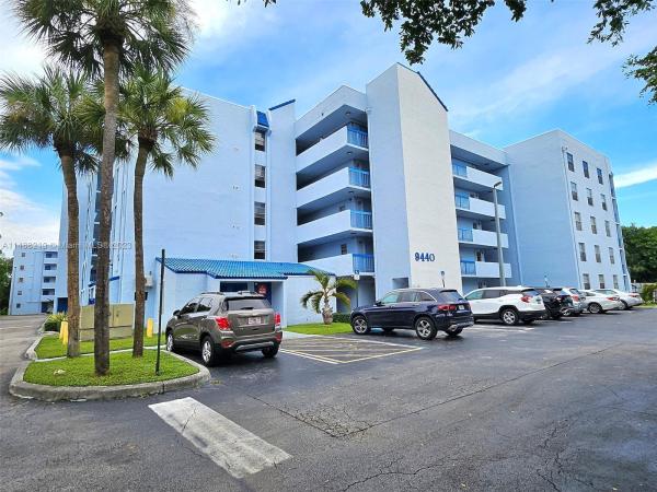 Bleau Grotto, 9440 Fontainebleau Blvd #507, Fountainebleau, Florida 33172, image 3