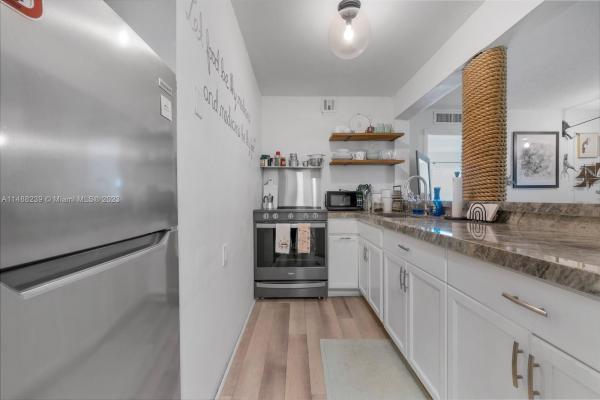 Virginia Oaks, 3304 Virginia St #2C, Miami, Florida 33133, image 2