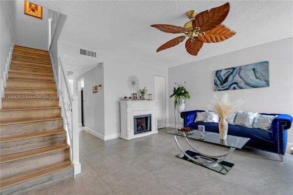 Heritage Square, 17120 SW 94th Ave #405, Palmetto Bay, Florida 33157, image 1
