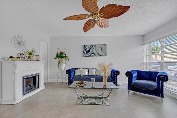 Heritage Square, 17120 SW 94th Ave #405, Palmetto Bay, Florida 33157, image 2