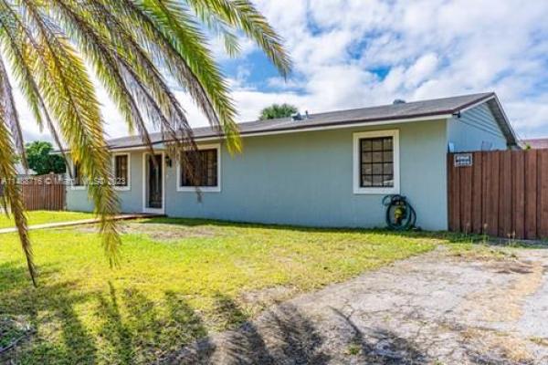 Avocado Villas, 696 SW 17th Ave, Homestead, Florida 33030, image 2