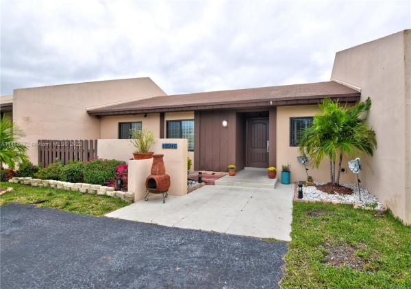 Devon Aire Villas, 12216 SW 110th Ln, The Crossings, Florida 33186, image 2
