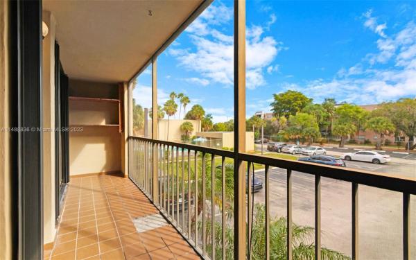 Fox Chase, 8625 NW 8th St #220, Fountainebleau, Florida 33126, image 1