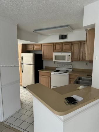 University Inn, 1280 S Alhambra Cir #1104, Coral Gables, Florida 33146, image 2