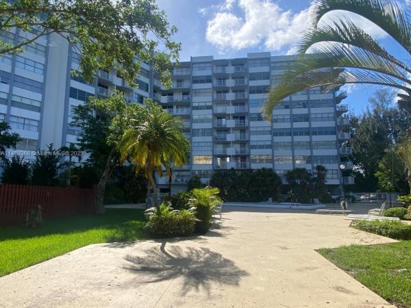 Wilshire, 1300 NE Miami Gardens Dr #602E, Ojus, Florida 33179, image 2