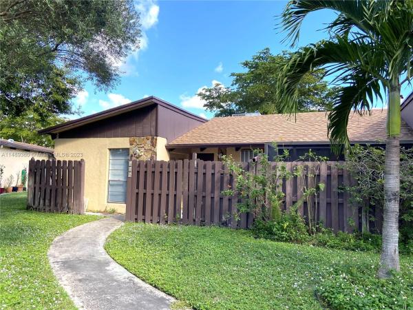 Villas At Carriage Hills Lakeside, Hollywood, Florida 33024, image 1