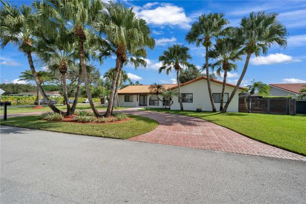 11525 SW 98th Pl, Unincorporated Dade County, Florida 33176, image 3