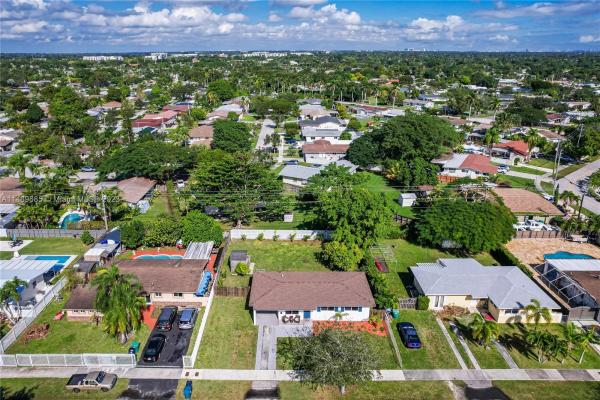 Pine Tree Manor, 9511 Holiday Rd, Cutler Bay, Florida 33157, image 3