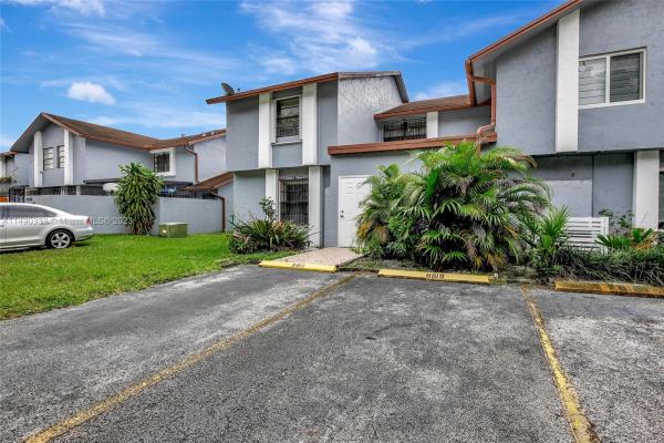 Hydra Villas At Samari Lake, 8180 NW 99th Ter #2261, Hialeah Gardens, Florida 33016, image 3