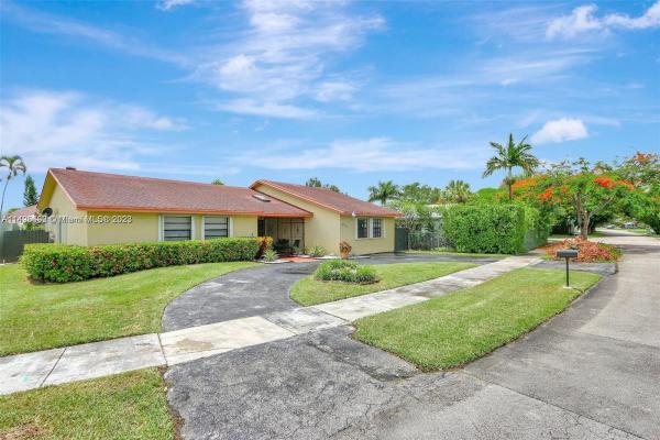 Cantisano, 16514 SW 103 Ct #, Palmetto Estates, Florida 33157, image 2