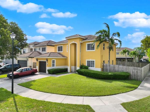 Pelican Bay At Old Cutler Lakes, 20830 SW 90th Pl, Cutler Bay, Florida 33189, image 2
