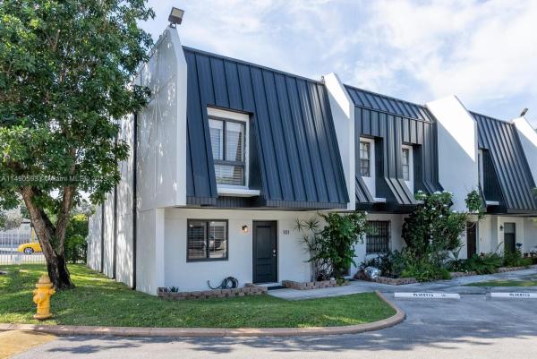 Miller Sixty-Seven Townhouses, 5555 Ludlam Rd #29, South Miami, Florida 33155, image 1