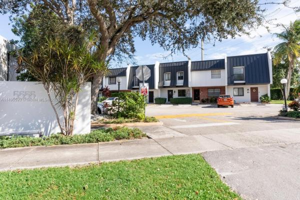 Miller Sixty-Seven Townhouses, 5555 Ludlam Rd #29, South Miami, Florida 33155, image 2