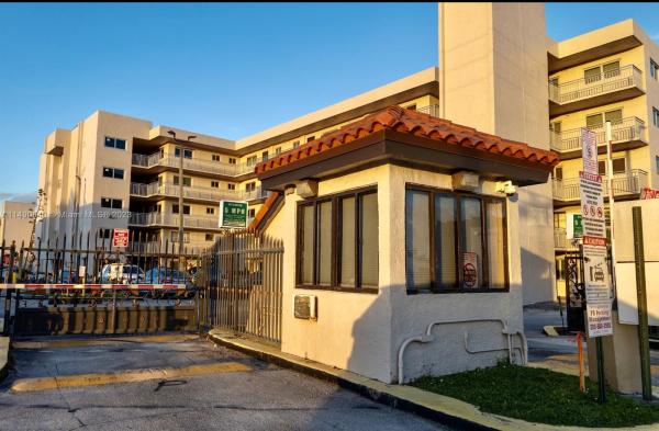 Vista Del Lago, 9915 W Okeechobee Rd #2-207, Hialeah Gardens, Florida 33016, image 1