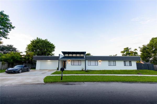 Paradise Estates, 8804 Paradise Dr, Tamarac, Florida 33321, image 1
