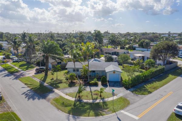 Coral Manor, 301 SE 7th Ave, Deerfield Beach, Florida 33441, image 1