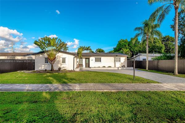 Darlington Manor, 5811 SW 93rd Pl, Sunset, Florida 33173, image 1