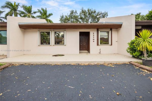 Bent Tree, 13709 SW 51st Ter, Kendale Lakes, Florida 33175, image 3