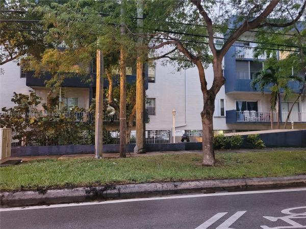 New Land Gardens, 16750 NE 10 Ave #109, North Miami Beach, Florida 33162, image 2