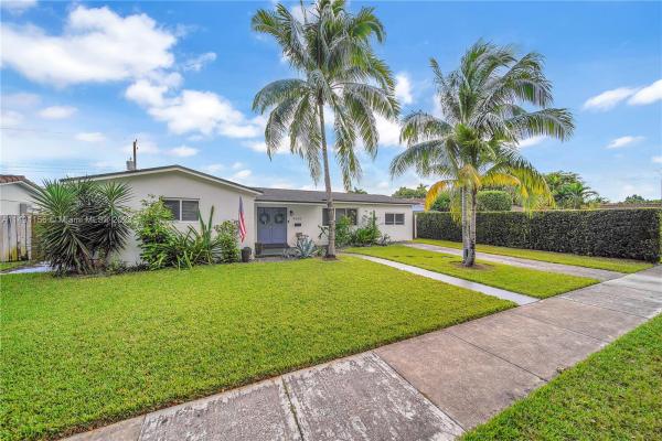 Darlington Manor, 9610 SW 56th Ter, Sunset, Florida 33173, image 3
