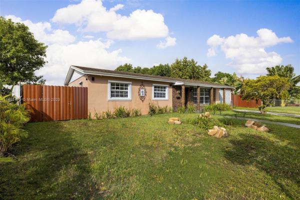 Fairway Park, 16230 SW 102nd Ave, Palmetto Estates, Florida 33157, image 2