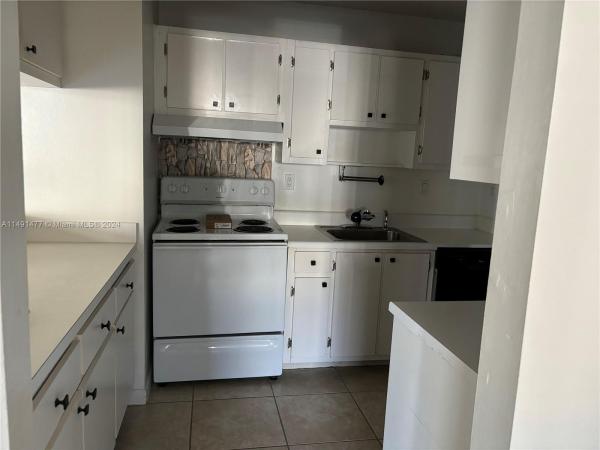 Carmel Lakes, 20731 NE 4th Pl #101, Ives Estates, Florida 33179, image 3